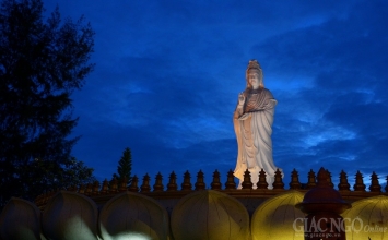 Hạnh lắng nghe
